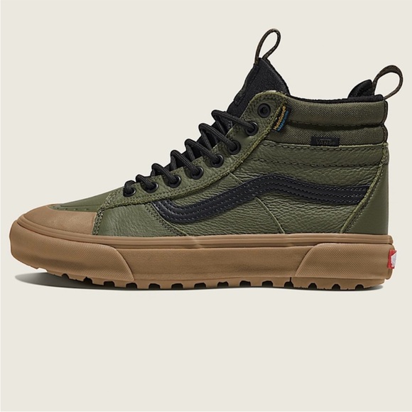 Vans Sk8-Hi Waterproof Insulated Shoe
Women 9.0 US Mens 7.5US - Picture 2 of 12